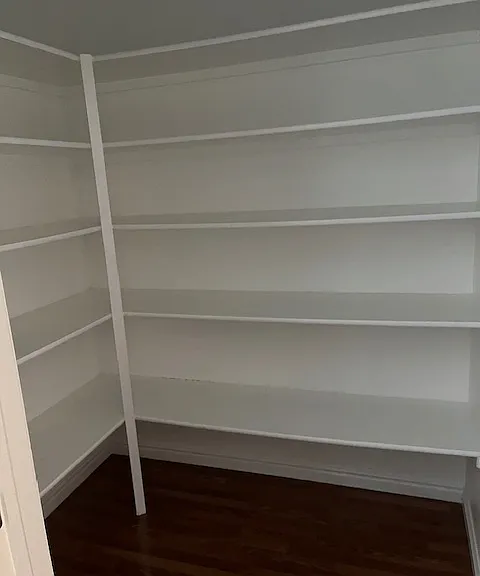Walk in pantry
