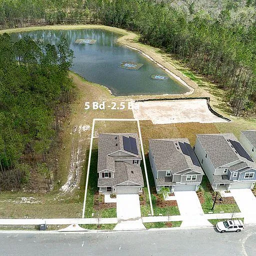 5 bed, 2.5 bath, 2370 sqft, $3,200 — Photo 3