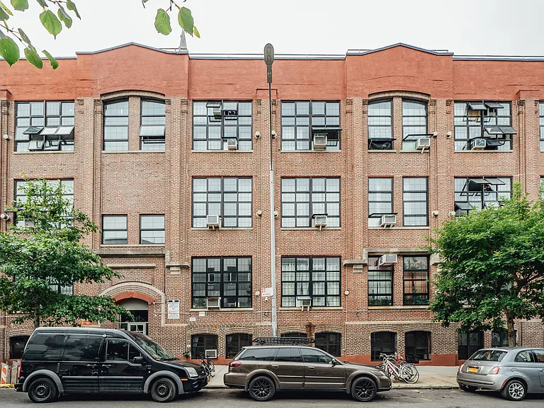 345 Eldert St #25 — Photo 22