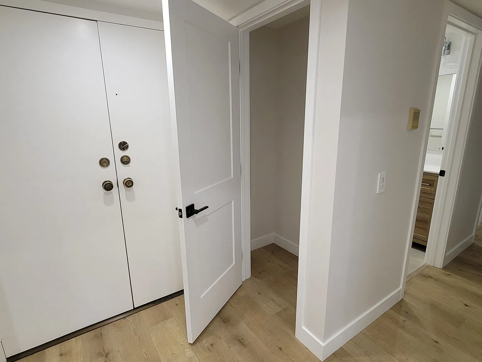 2 bed, 1295 sqft, $3,575 — Photo 3