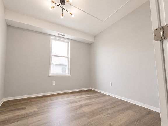 3rd image of 156 Poplar St #3R