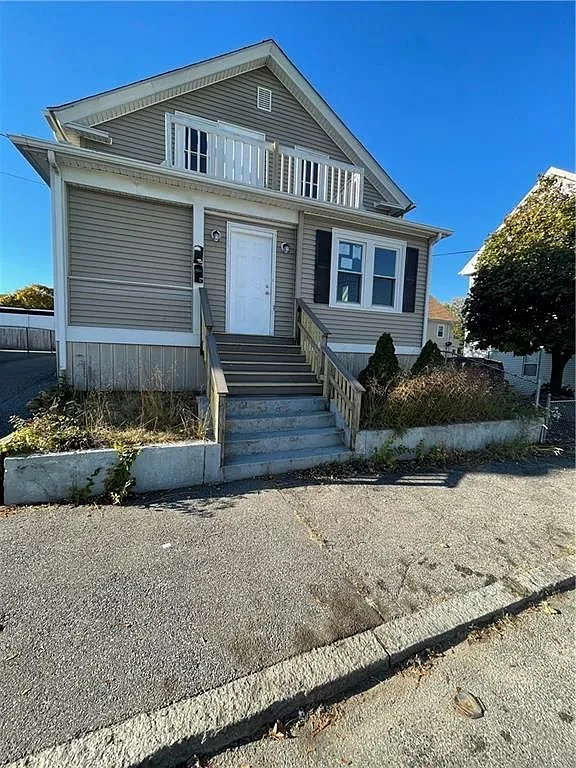 2 bed, 1.0 bath, 808 sqft, $1,650 — Photo 1