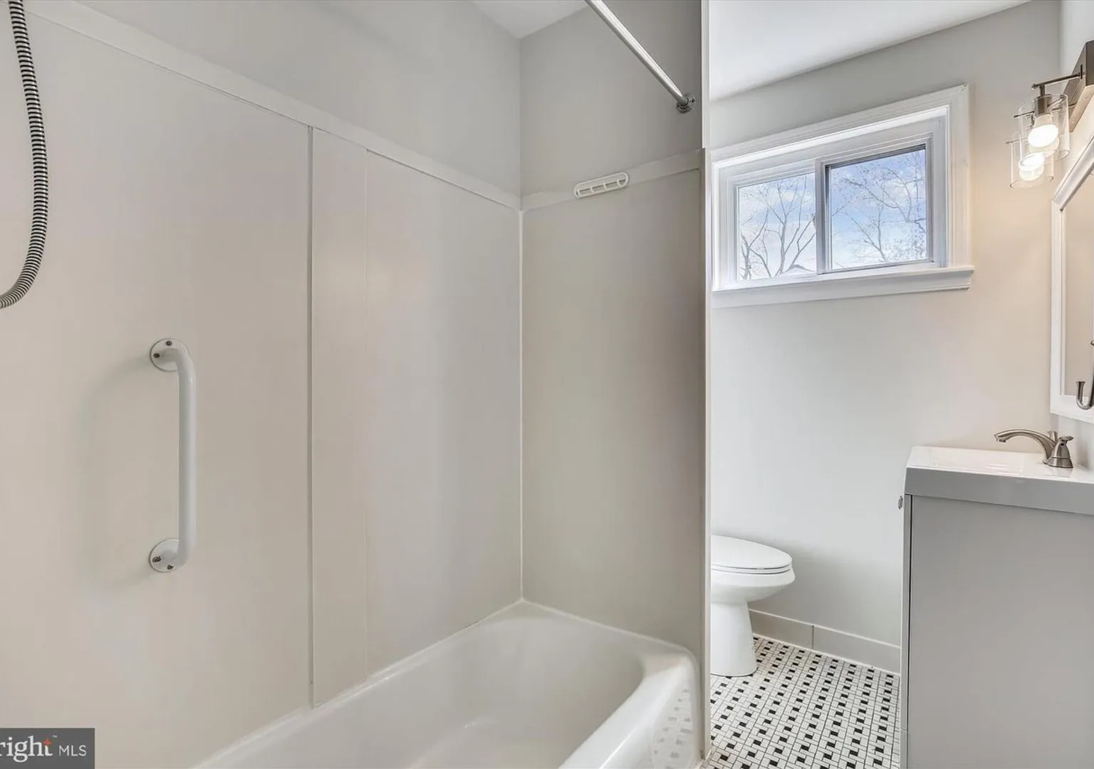 Entire 3BR in North Bethesda — Photo 3