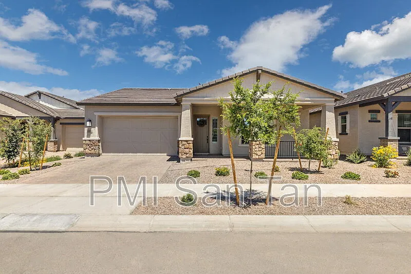 4 bed, 3.0 bath, 2310 sqft, $3,200 — Photo 3