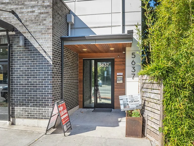 5637 University Way NE — Photo 14