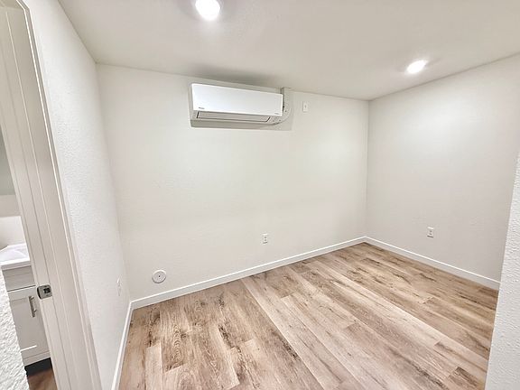 5th image of 11959 Runnymede St #24