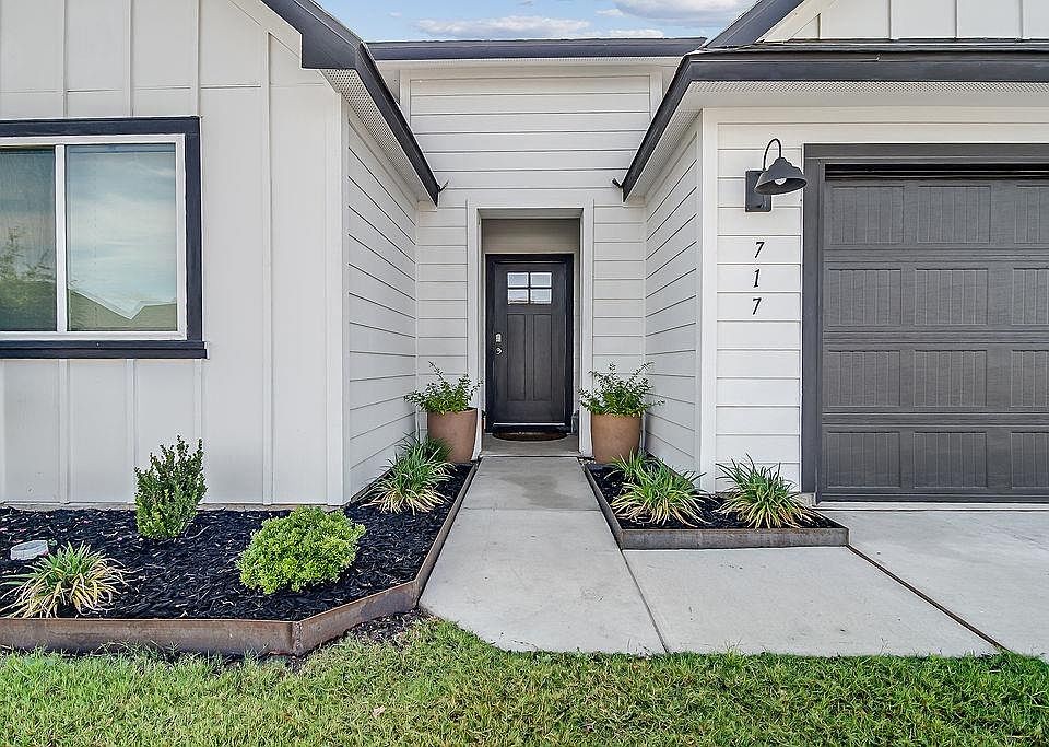 1st image of 717 Tranquility Ln