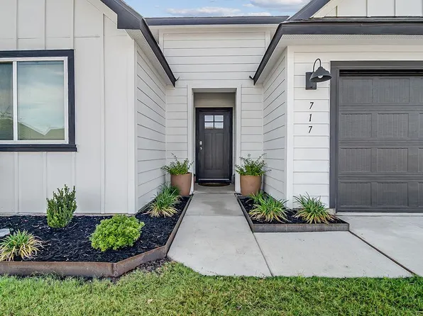 717 Tranquility Ln, Fredericksburg, TX 78624