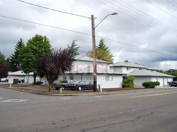 1817 10th St, Springfield, OR 97477