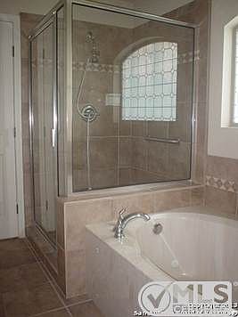 2nd image of 1823 Oakline Dr