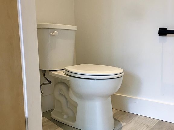 4th image of 519 S Jackson St #1C