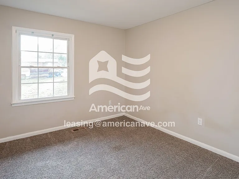1668858_012_bedroom_14124662.jpg