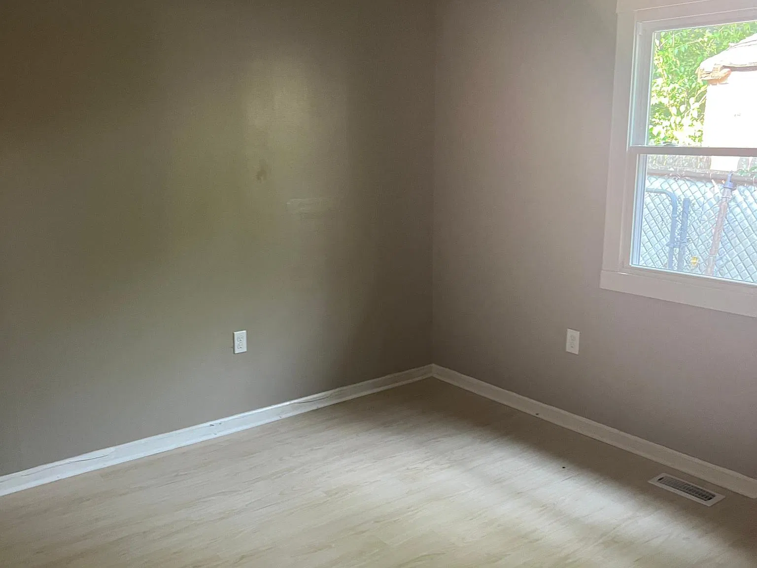 6221 Carmin Ave — Photo 4