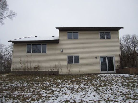 5th image of 1399 Summit Ave
