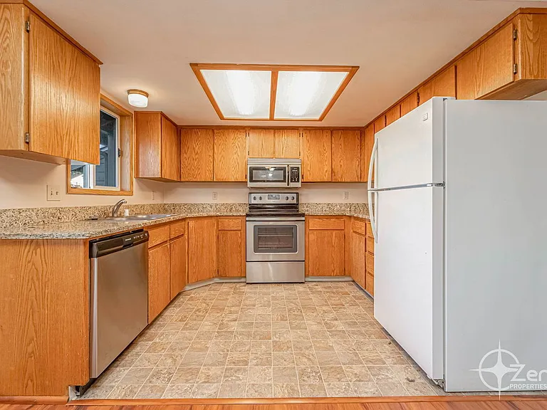 1401 SE Park Crest Ave — Photo 12