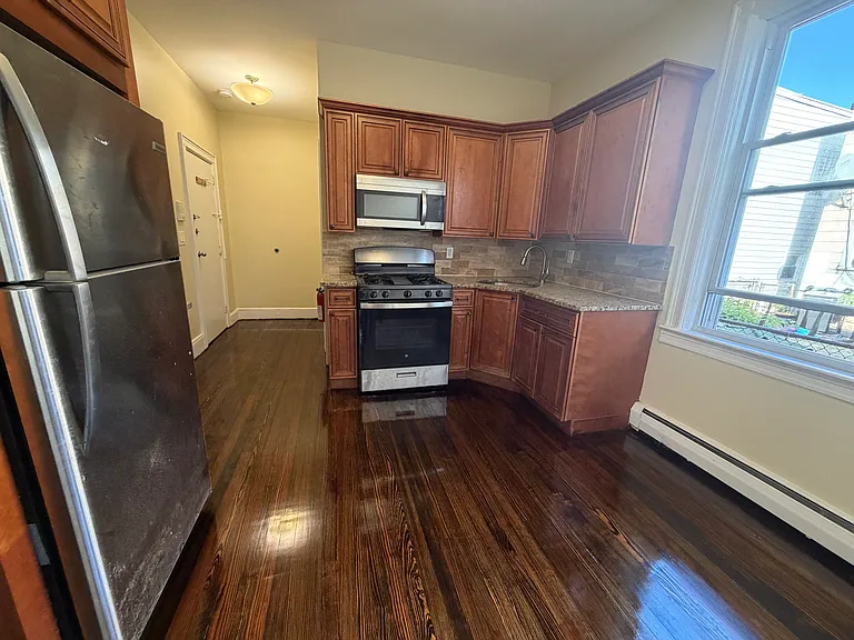 150 W 20th St #2 — Photo 1