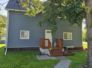 301 Garrison Ave, Larimore, ND 58251