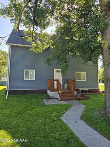 301 Garrison Ave, Larimore, ND, 58251