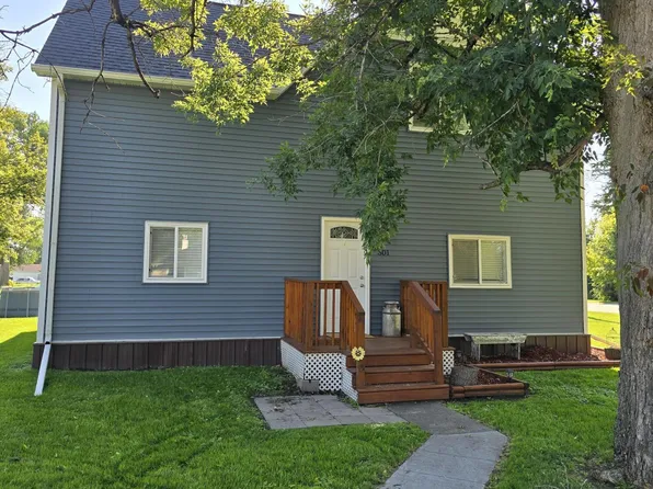 301 Garrison Ave, Larimore, ND 58251