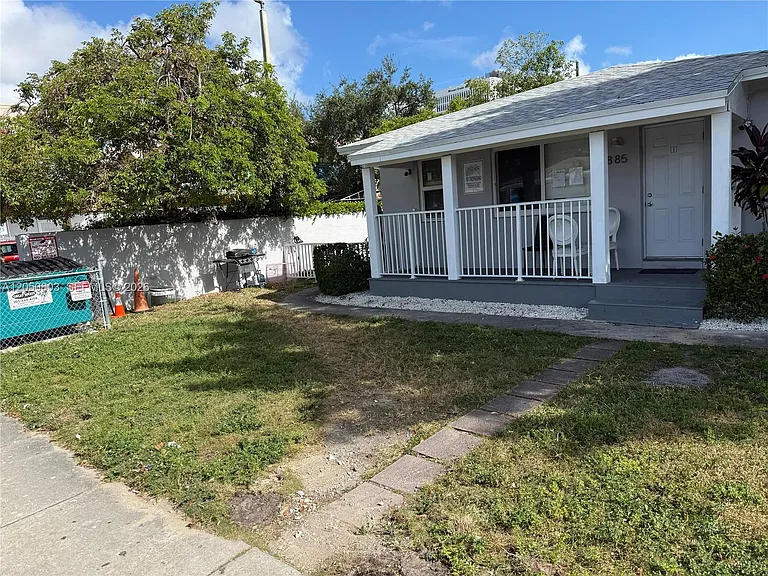 885 SW 29th Ave #3 — Photo 11