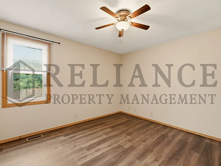 516 N Lakeside Dr — Photo 28