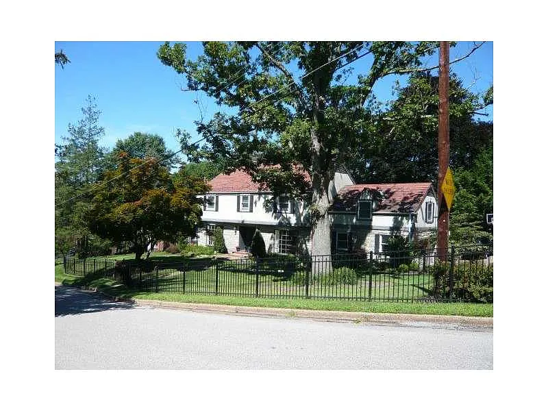 659 Grove St photo 1