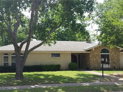 1705 Brown Trl, Hurst, TX, 76054