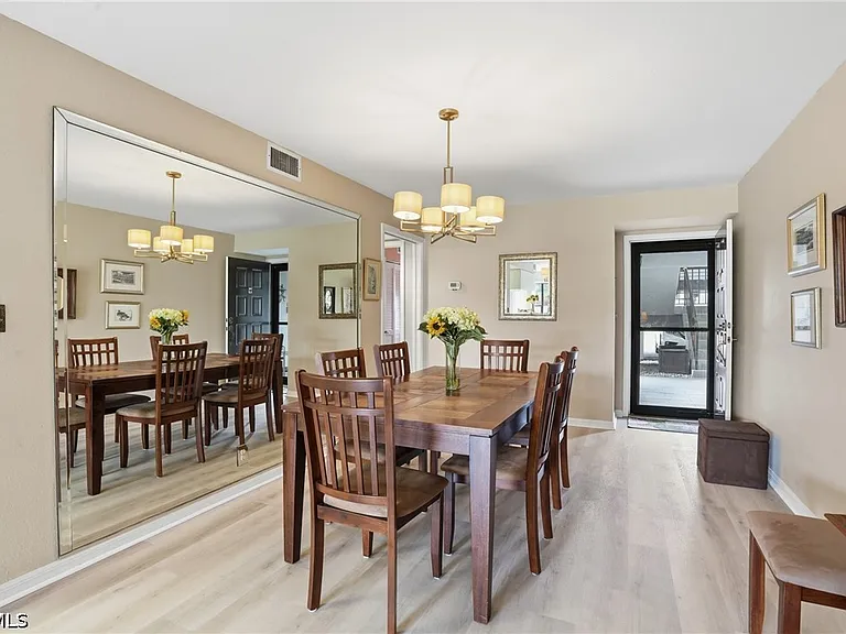5905 Trailwinds Dr #816 — Photo 12