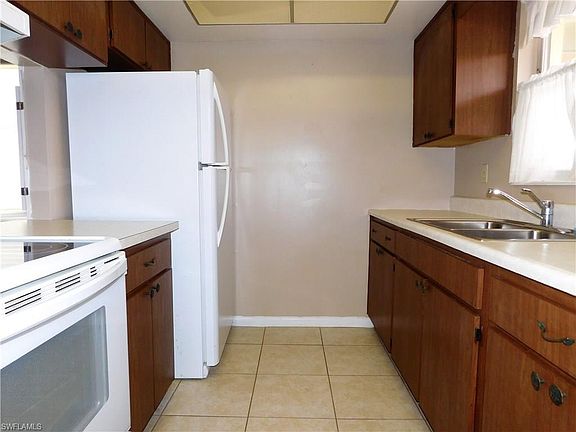 4th image of 2331 Narcissus Ct