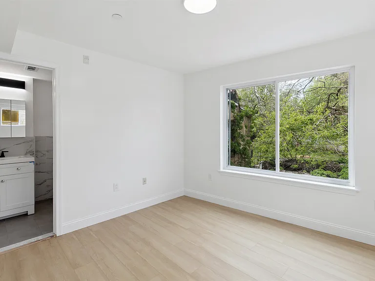 2118 W Oxford St #1 — Photo 6