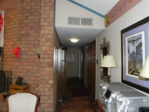 2nd image of 485 Potter Dr