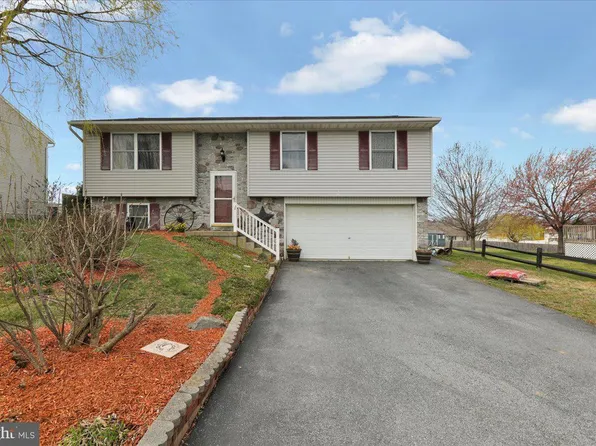 14 Cottage Ln, Newmanstown, PA 17073
