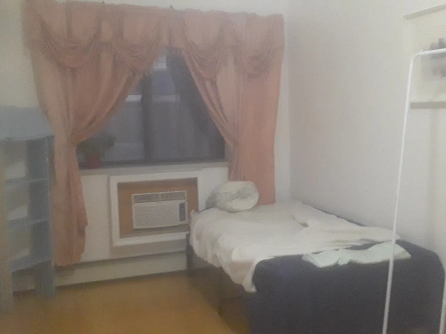 2 bed, 104 sqft, $750 — Photo 2