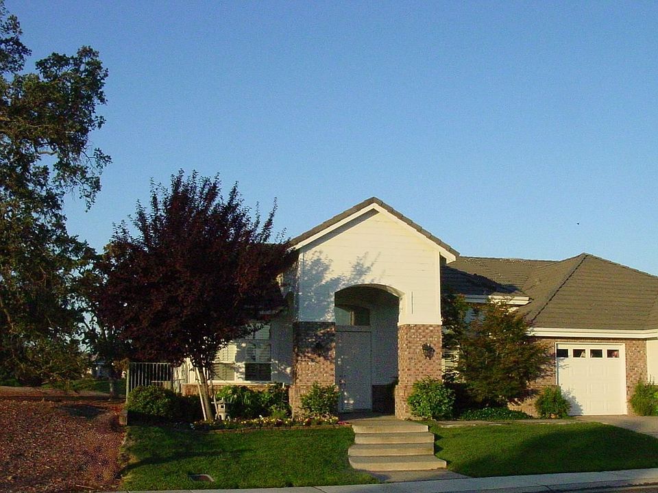 Golf Course Retirement Community