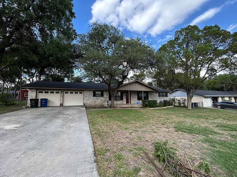 826 Timber Dr — Photo 2