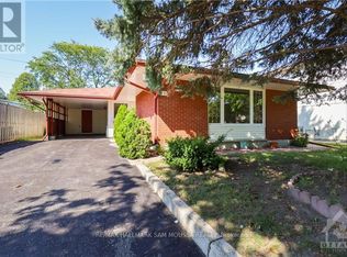 761 Garner Ave, Ottawa, ON K1V6M5