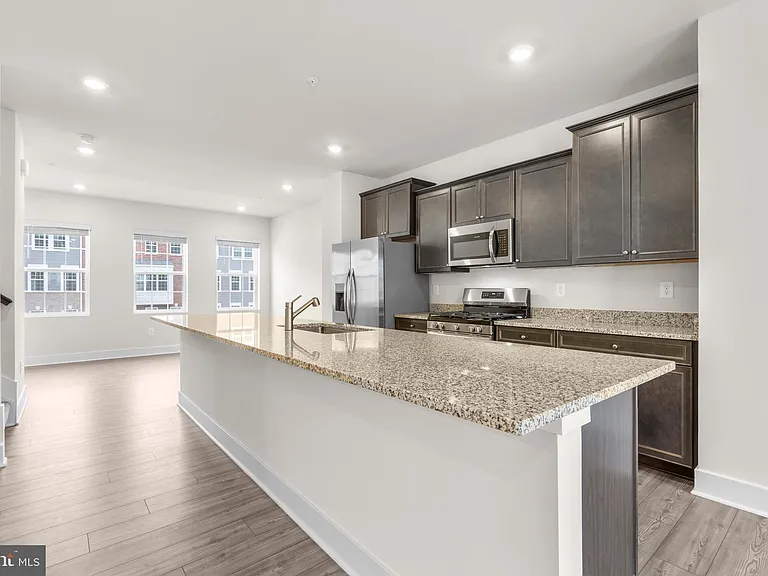 1826 Parham Way — Photo 11