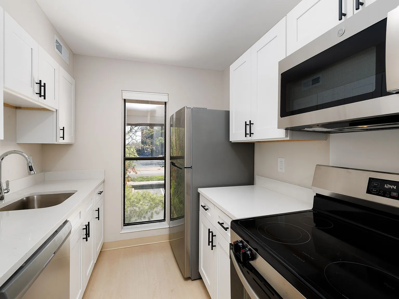 Village Park Apartments — Photo 1