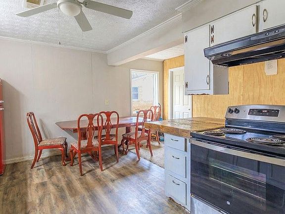 3rd image of 251 E Killian St