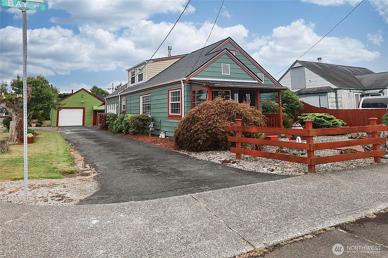3rd image of 1401 Bay Avenue