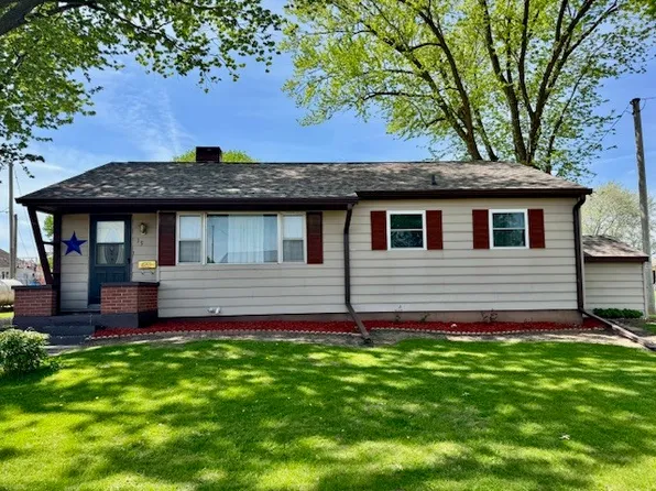 15 School Ln, Goose Lake, IA 52750