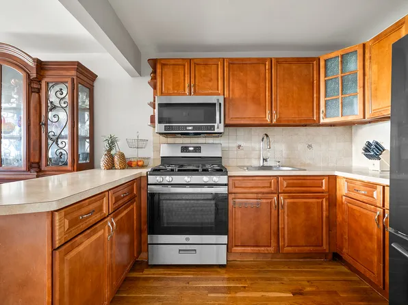 791 Fountain Avenue image 3 of 11