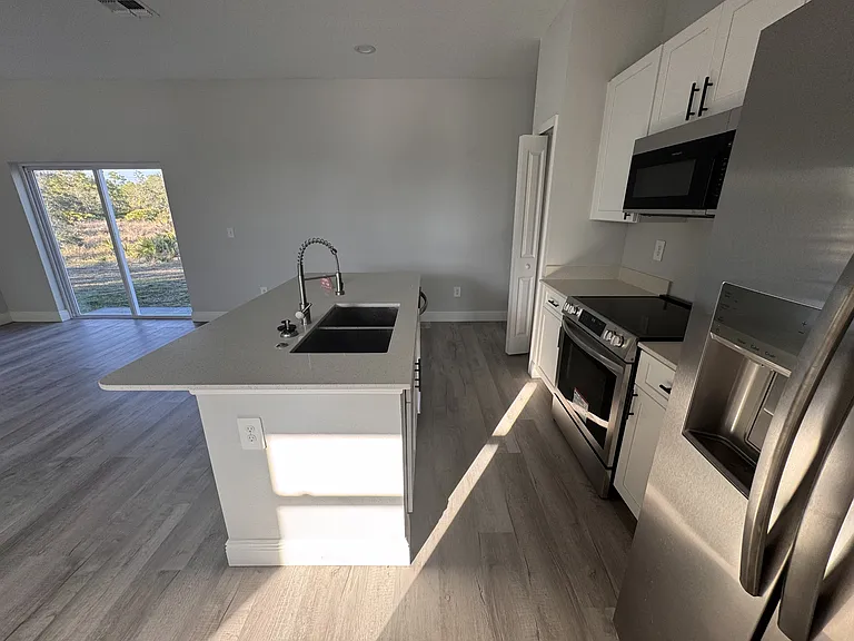 1940 Alan St — Photo 8