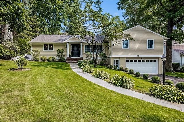 Contemporary Ranch in Heathcote with easy walk to elementary and middle schools