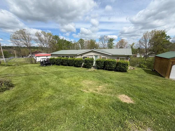 110 Jefferson St, Crab Orchard, WV 25827