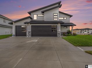 28569 Jessie Cir, Valley, NE 68064