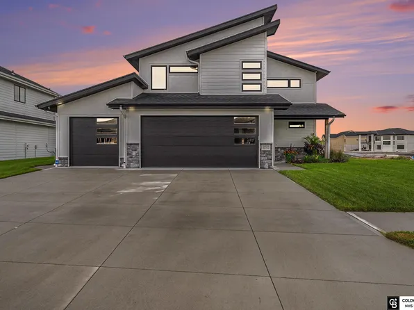 28569 Jessie Cir, Valley, NE 68064