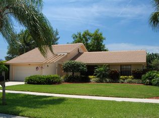 4 Pine Hill Trl E, Tequesta, FL 33469