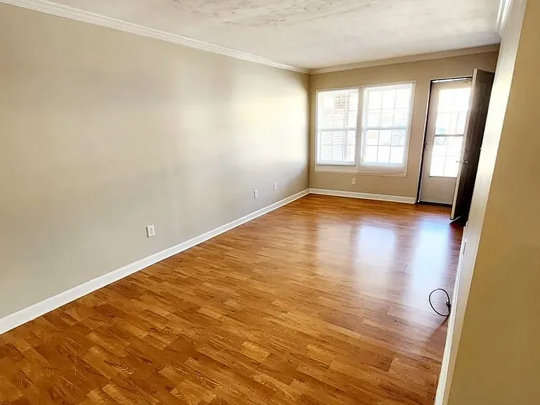 915 Moreland Dr — Photo 17