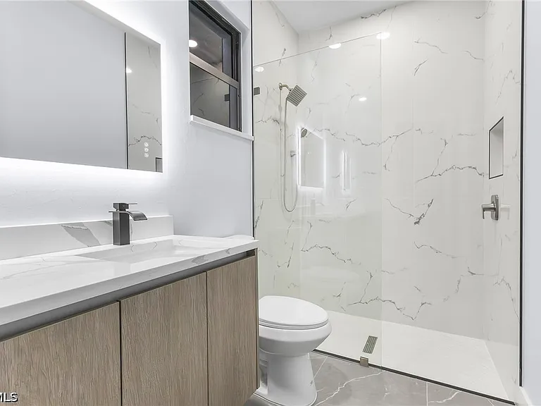 142 SW 33rd Pl — Photo 27